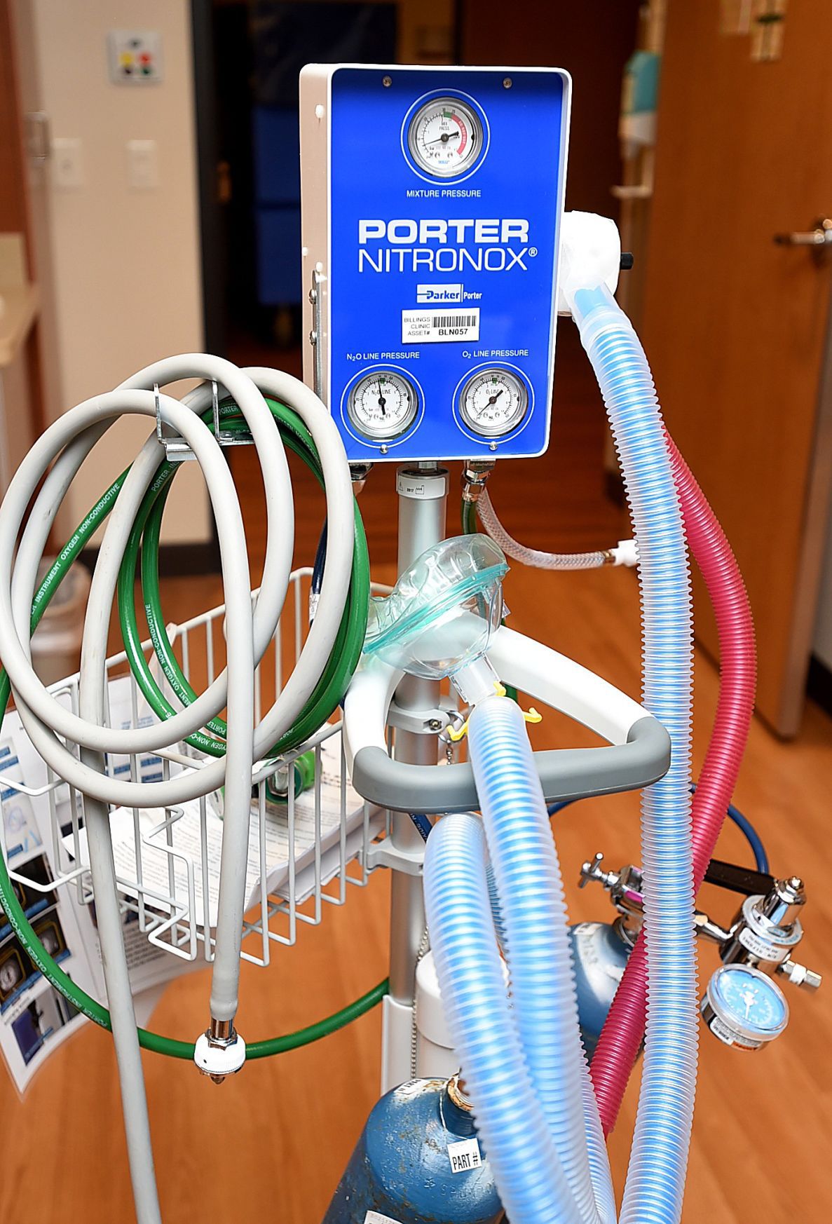 Nitrous oxide machine
